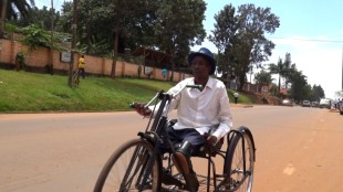 Uganda: Fred Batales Disability Art Projekt