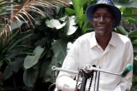 Permalink zu Uganda Fred Batales „Disability Art“ Projekt